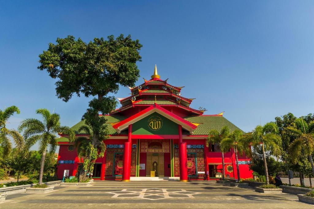 Grand Sumatera Hotel Surabaya Exterior foto