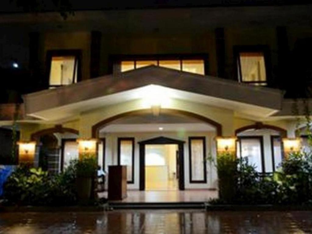 Grand Sumatera Hotel Surabaya Exterior foto