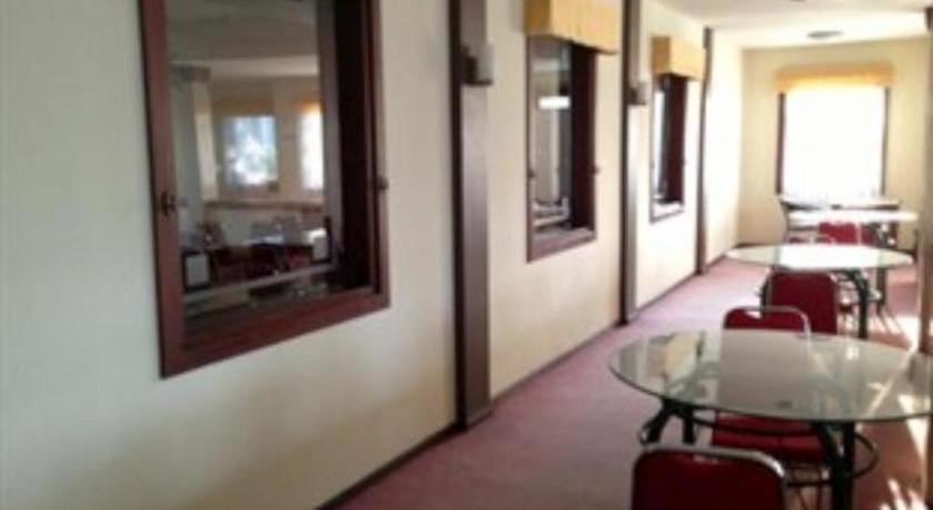 Grand Sumatera Hotel Surabaya Exterior foto