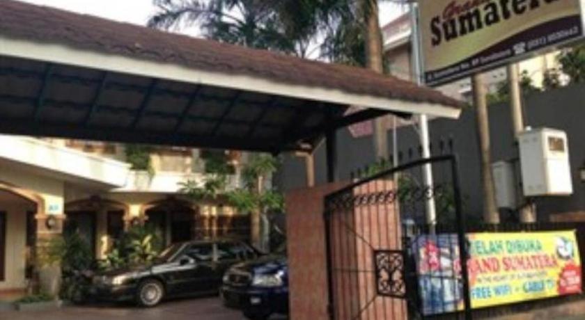 Grand Sumatera Hotel Surabaya Exterior foto