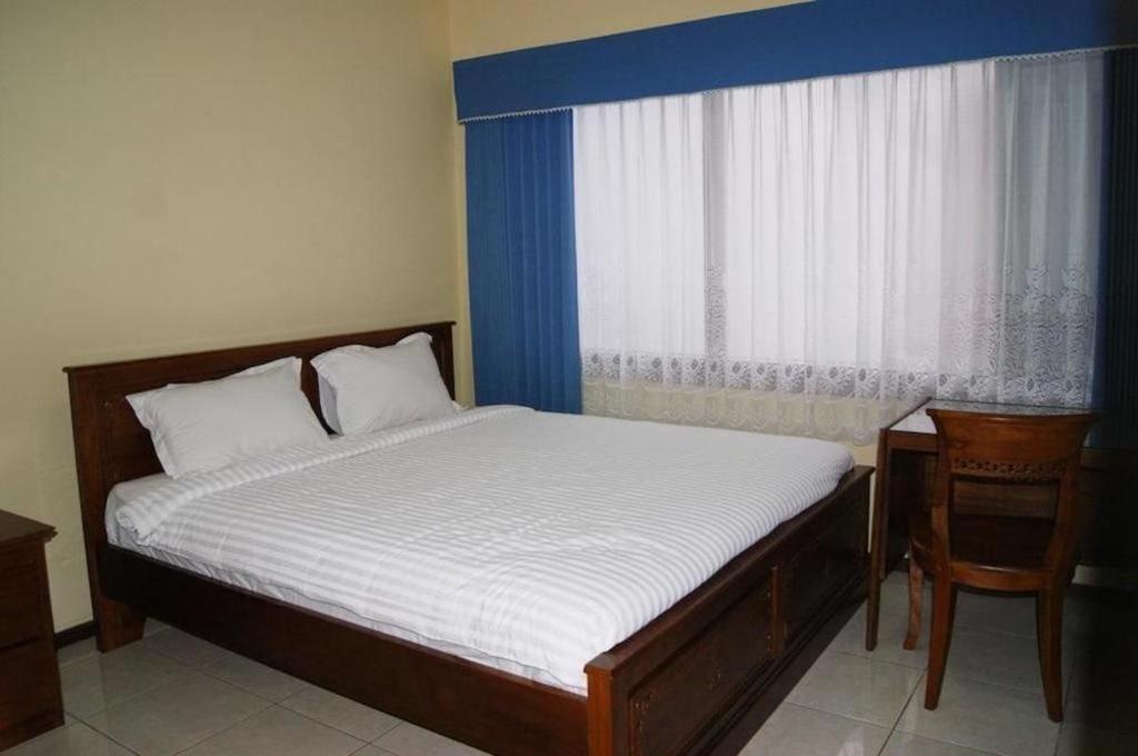 Grand Sumatera Hotel Surabaya Exterior foto