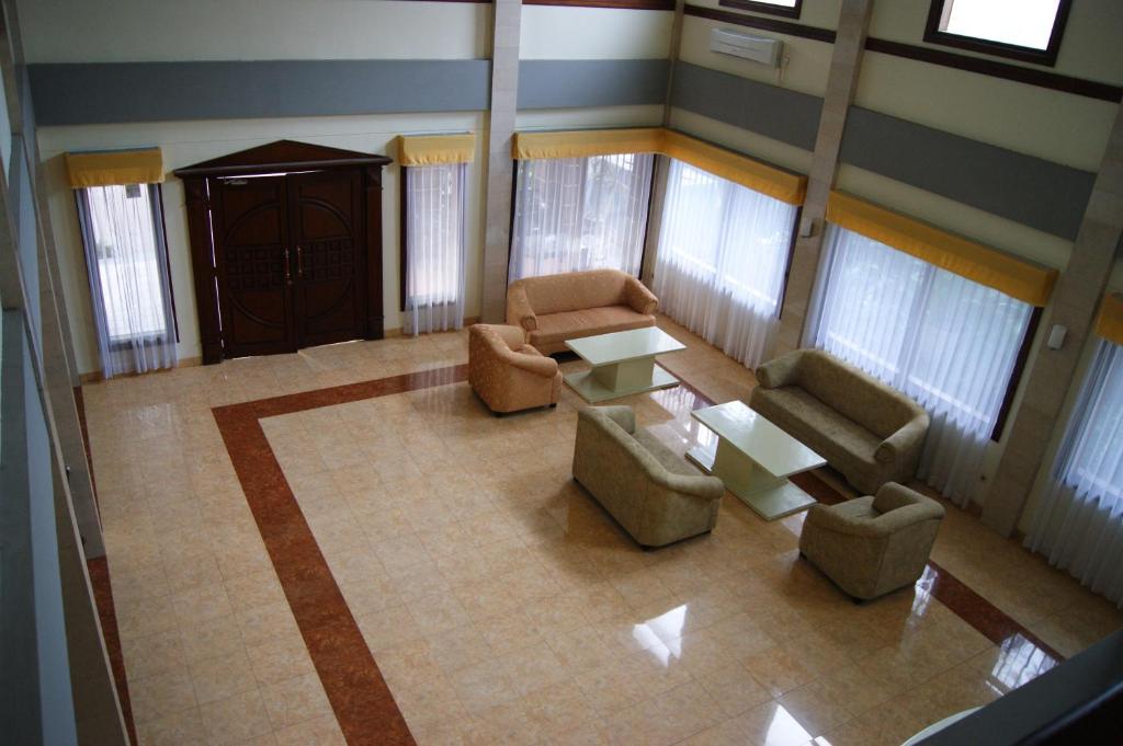 Grand Sumatera Hotel Surabaya Exterior foto