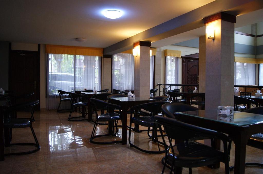 Grand Sumatera Hotel Surabaya Exterior foto
